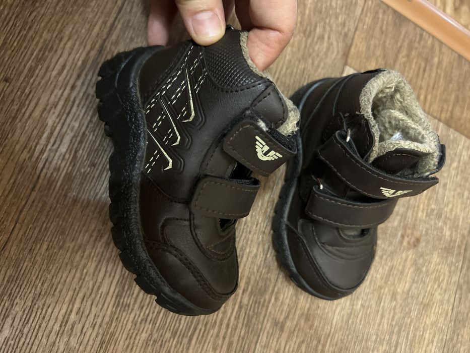 Продам ботинку