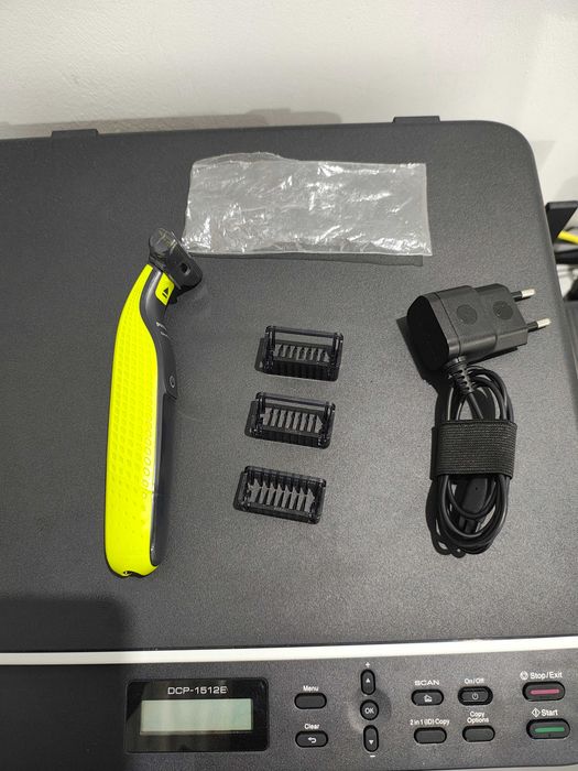 Тример Philips OneBlade Hybrid Electric Trimmer and Shaver, QP2520