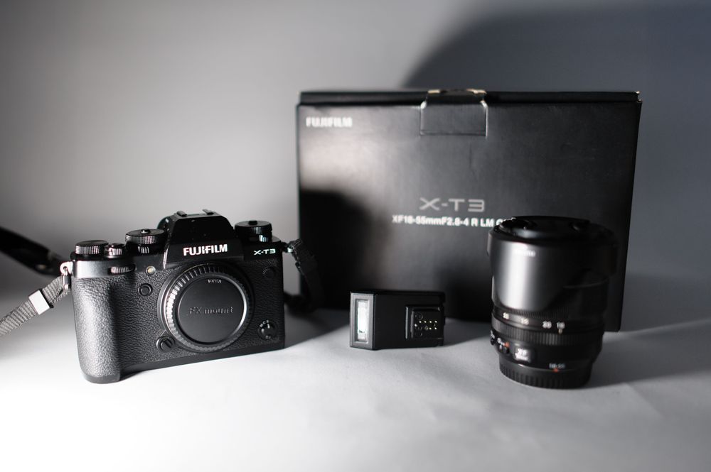 Камера Fujifilm X-T3 с обективи Fujinon 18–55mm и Sigma 30mm f/1.4