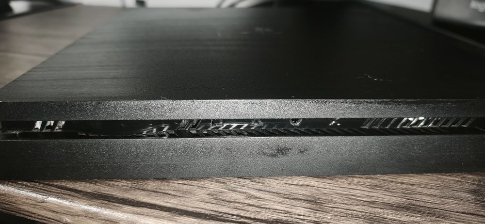 ps 4 slim stare foarte buna de funcționare