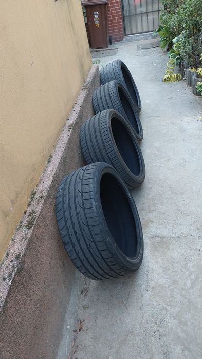 Vând 4 cauciucuri 235 cu 35 pe r19,aproape noi,Landsail,3acelasi profil și unul diferit,0772221788