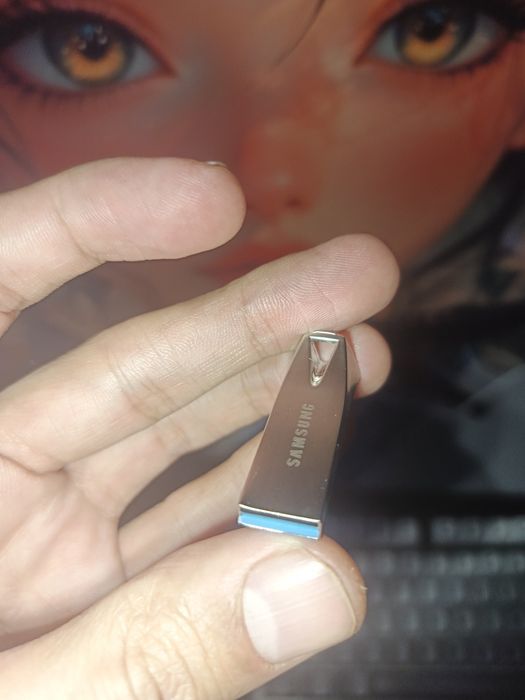 128 GB 32 GB USB fleshka 2ta fleska beriladi