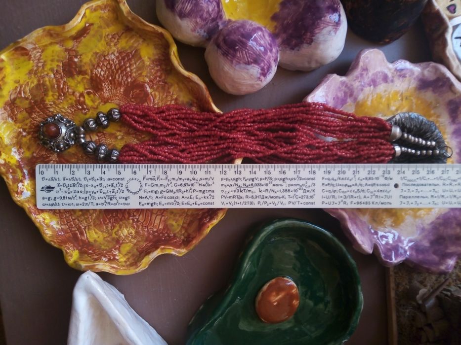 Сребърно колие с корал.