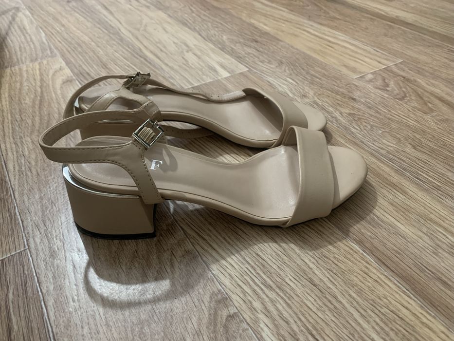 Женская обувь 37 размер