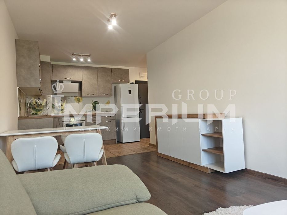 Дава се под наем Двустаен апартамент в Варна, Цветен квартал - 60 кв.м за 688.5 € - Снимка #1