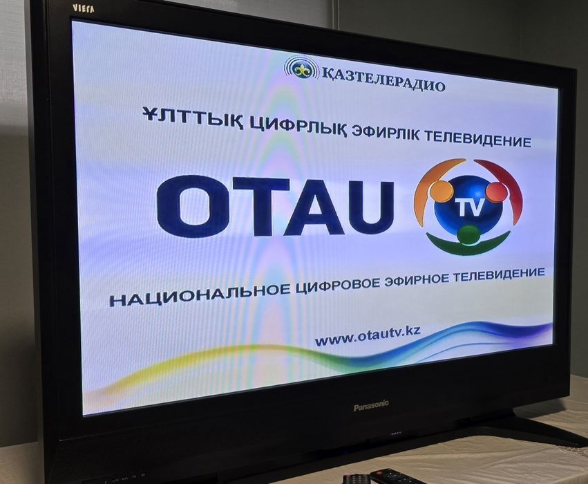 Телевизор Panasonic 106см. оригинал