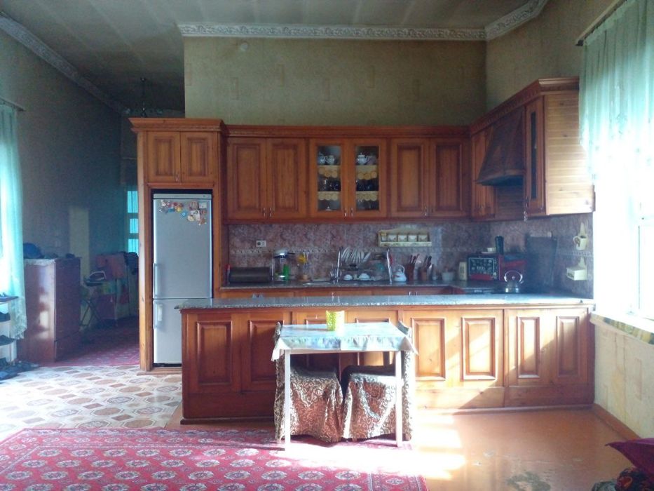 Srochni hovli sotiladi