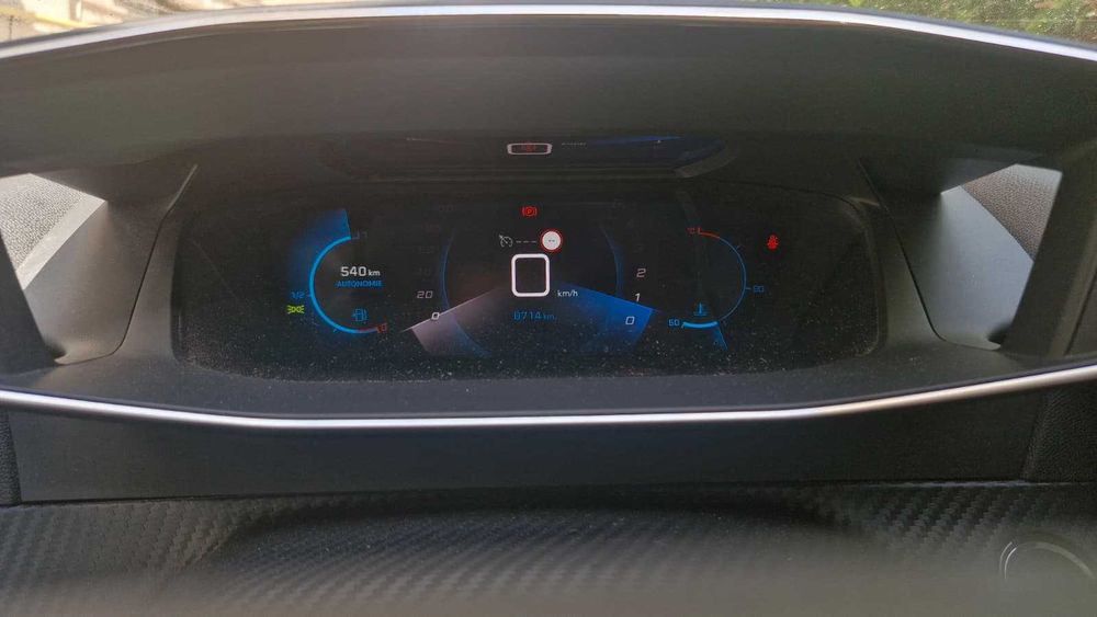 Peugeot 208, 1,2 L, benzină
