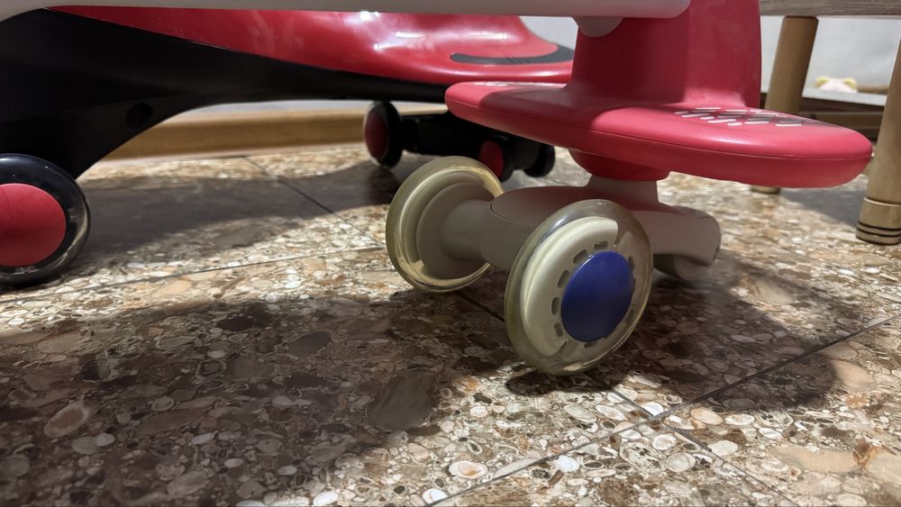 Бэбикар (bebecar) ездит без батареек и педалей. До 70кг