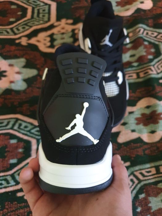 Jordan 4 white thunder 43