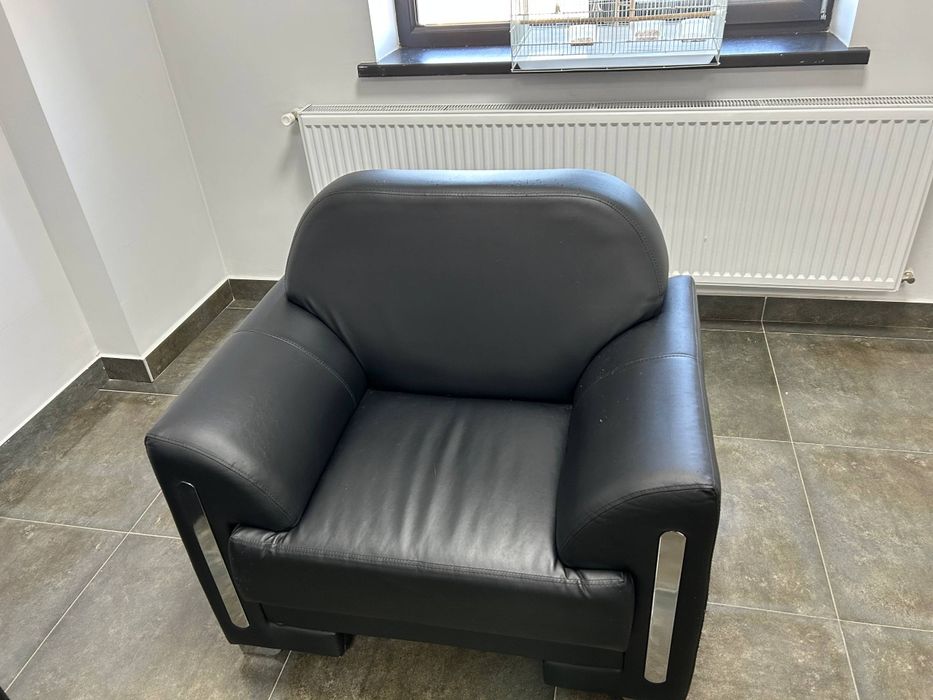 Уютный комплект для дома: диван и два кресла