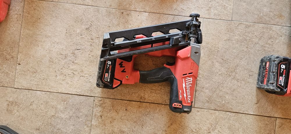 Milwaukee  hilti  Dewalt