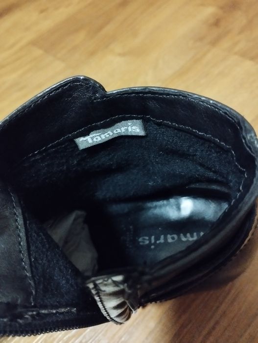 Продам женские ботинки