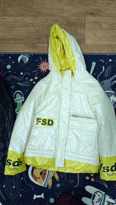 Продам детские куртки