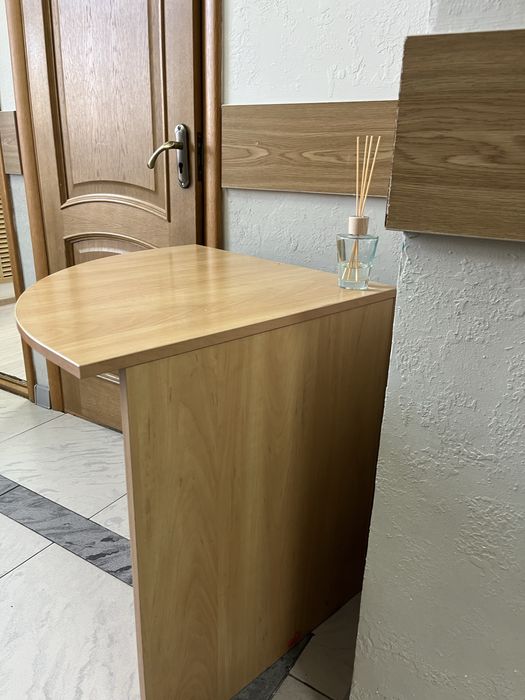 Два угловых стола