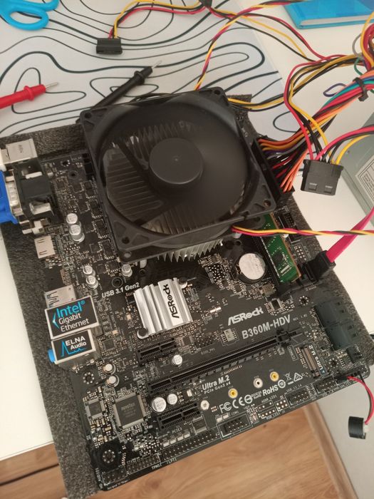 ASRock B360M-HDV в рабочем состоянии
