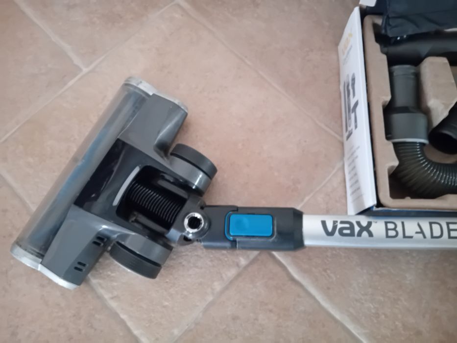 Aspirator vertical fara fir VAX  cu PRO KIT și perie PET