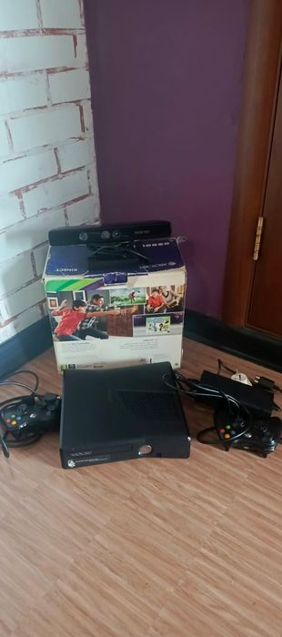 Xbox 360 elite  Kinect c двумя джойстиками и играми