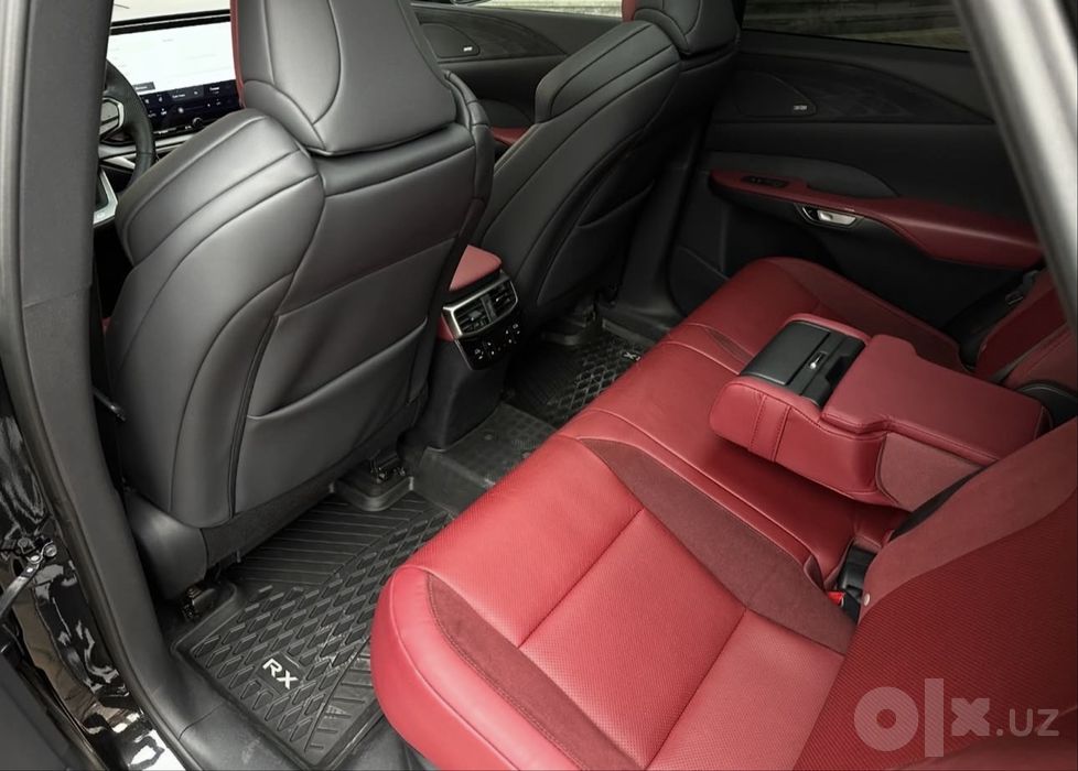 Lexus RX500 h 2023 год