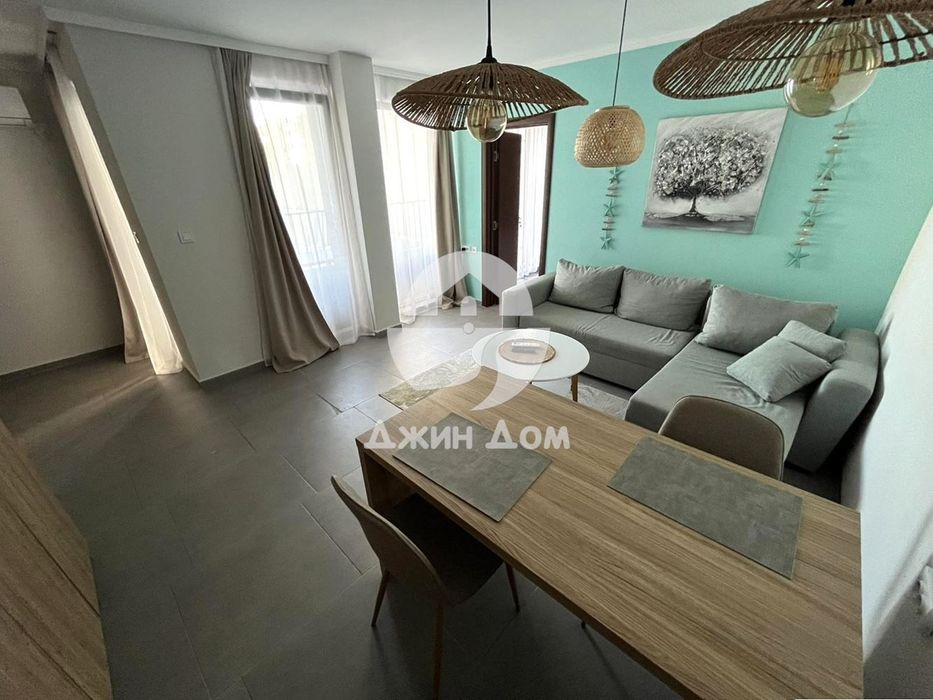 Двустаен апартамент с ГЛЕДКА МОРЕ в жилищна сграда, гр. Созопол