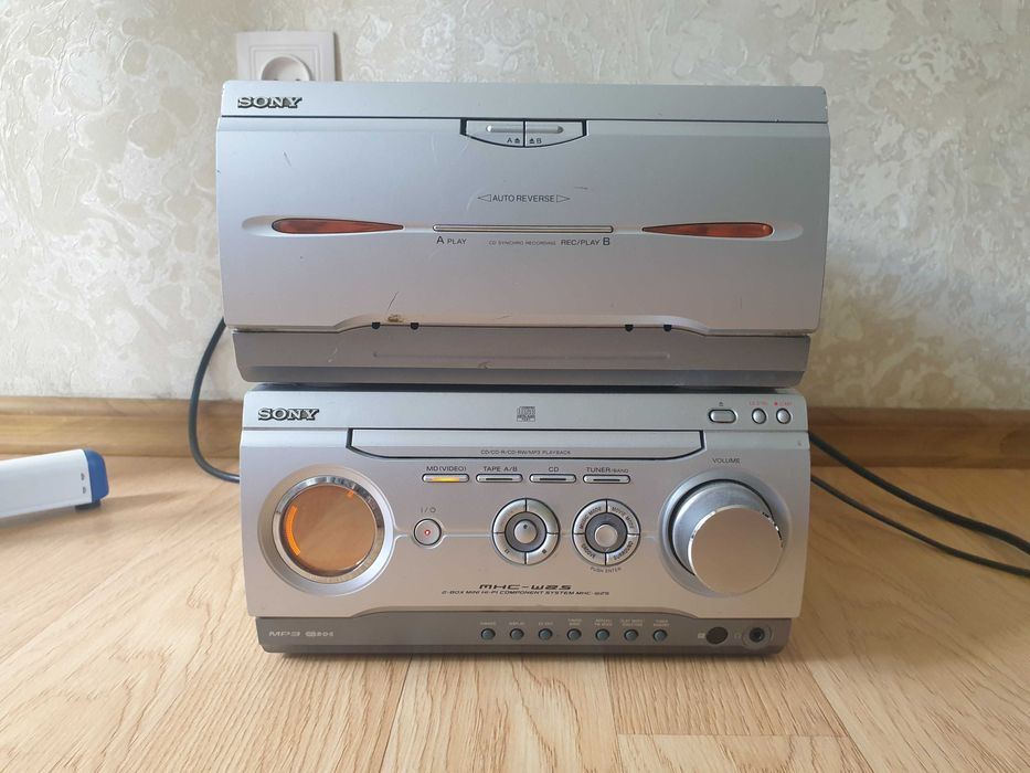 Музыкальный центр сони .