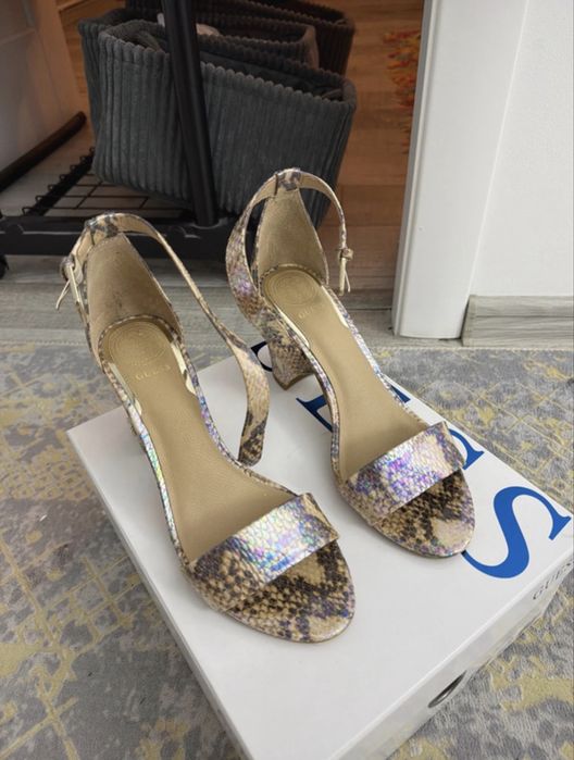 Vand Sandele Guess