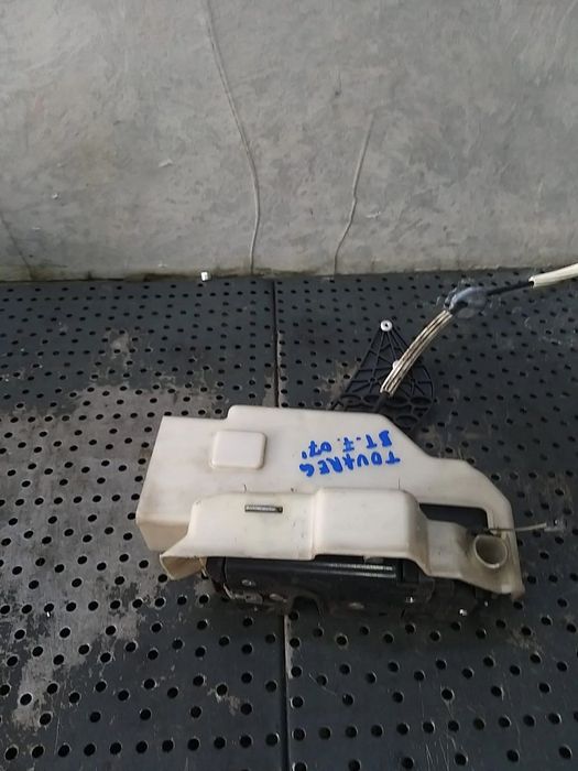 Broasca usa stanga fata vw touareg 7l