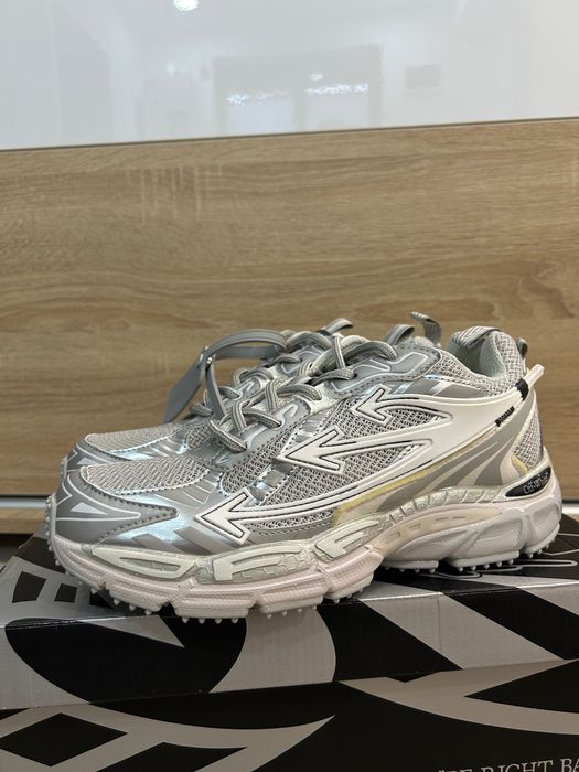 Vând Off-White “Be Right Back”
