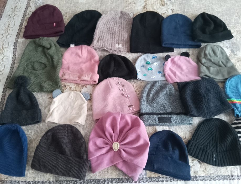 Шапки осень зима все по 300 тенге.