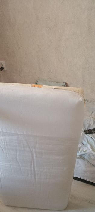 Детски матрак с кокосова вложка вложка. Размери: 120х60х12см.
Състояни