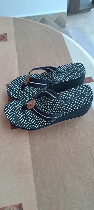 Slapi Tommy marimea 38