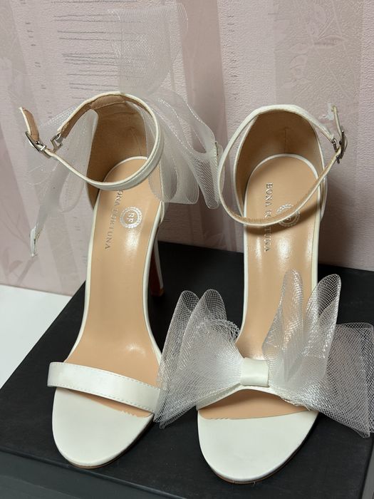 Туфли каблук белые