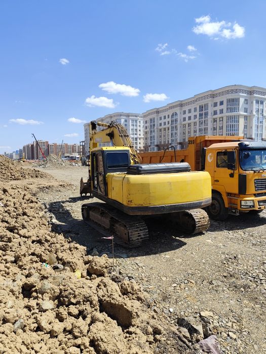 Экскаватор коматсу