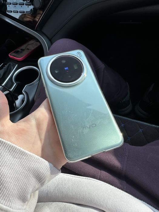 Vivox200 в идеальном состоянии купили 31 декабря есть гарантия на год