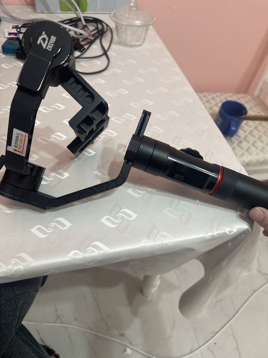 Продается стабилизатор для видеокамер Zhiyun