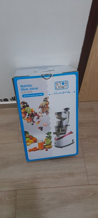Storcator de fructe si legume Star Light  cu presare la rece 240 W