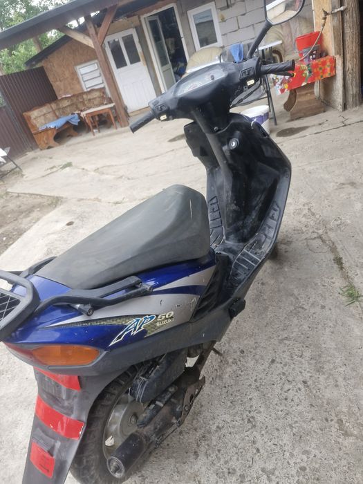 Vând scuter suzuki