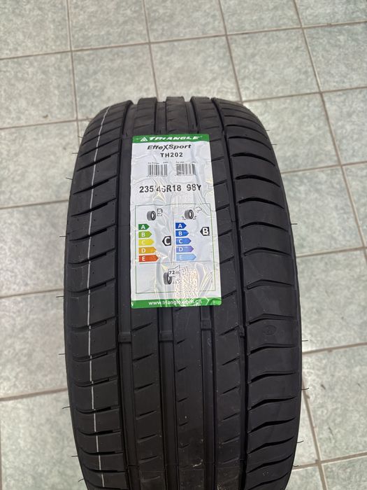 235/45R18 TH202