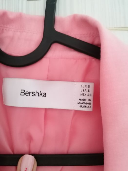 Розов костюм от Бершка, зелен от Зара с примес на лен