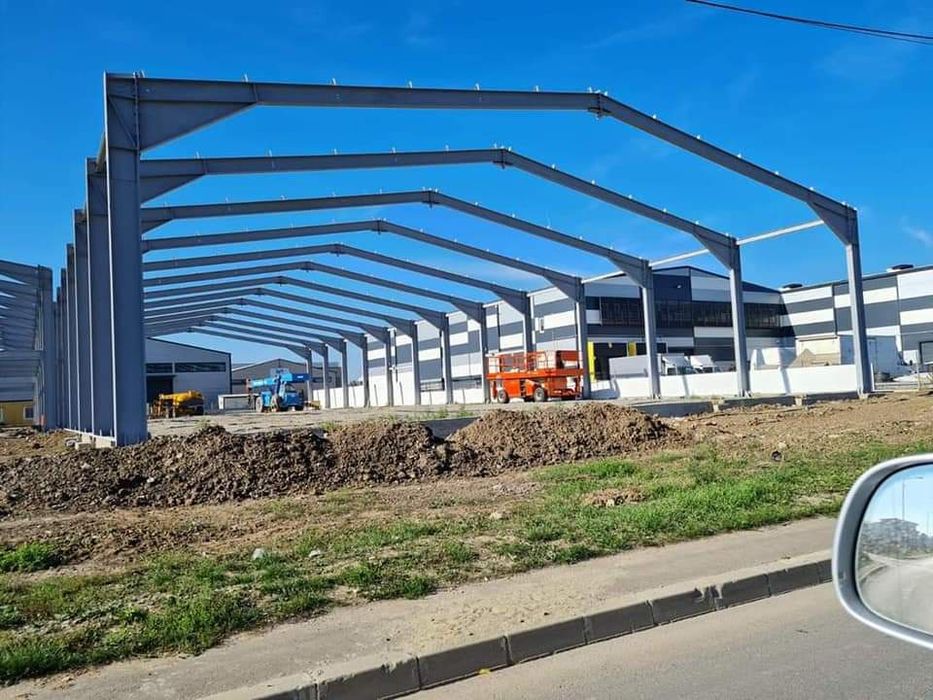 Vând containere modulare și hala metalica