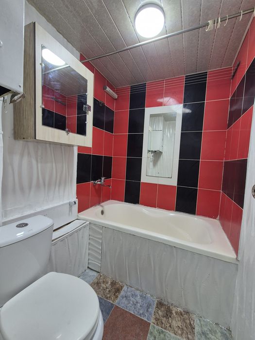 Kvartira sotiladi 2 honaliy  3 etaj 4 etajliy