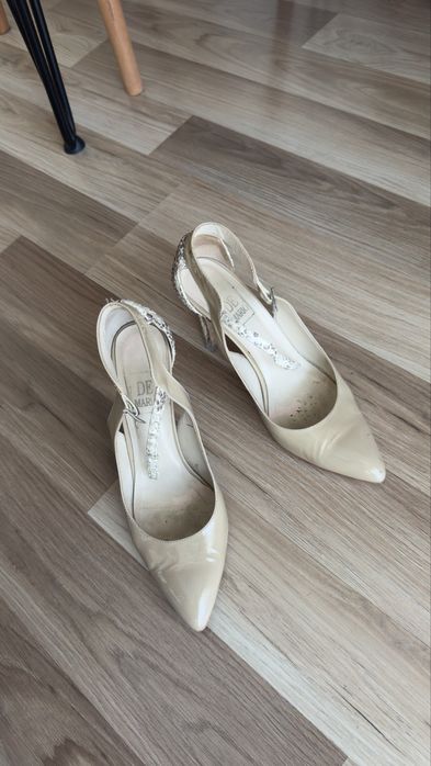 Pantofi cu toc din piele naturala