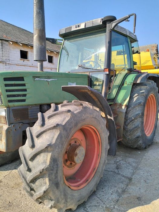 Vând mai multe utilaje și combina Fendt 6330