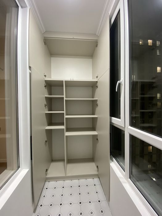 Шкаф на балкон до потолка