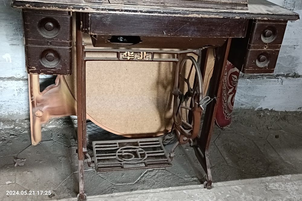 Швейная машинка антиквариат продам