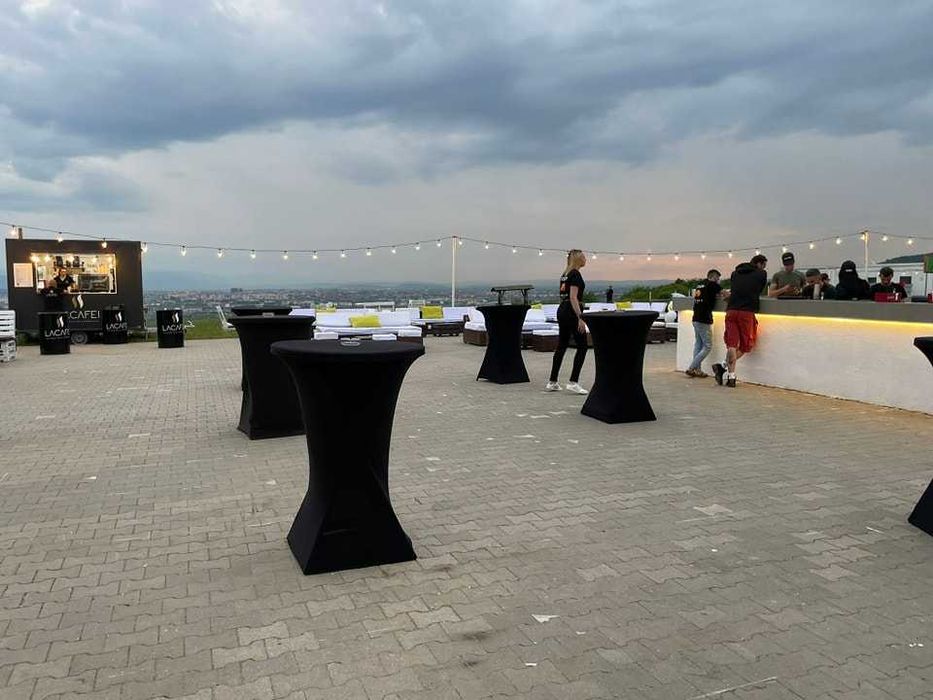 Corturi, mese, scaune pentru evenimente