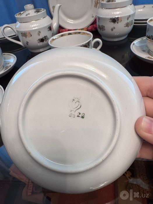 Продается чайный сервиз советского периода из фарфора.