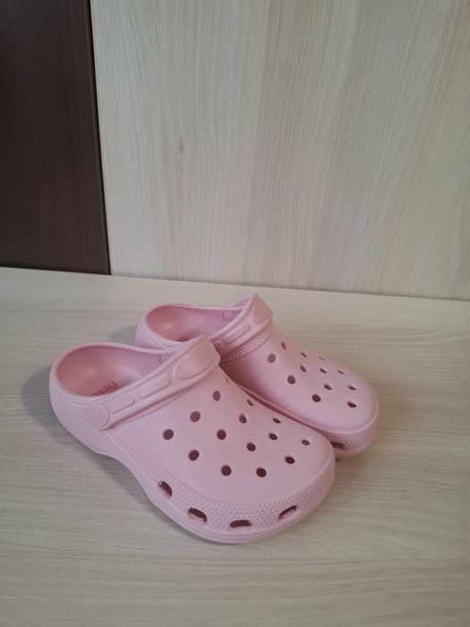 Papuci fete crocs