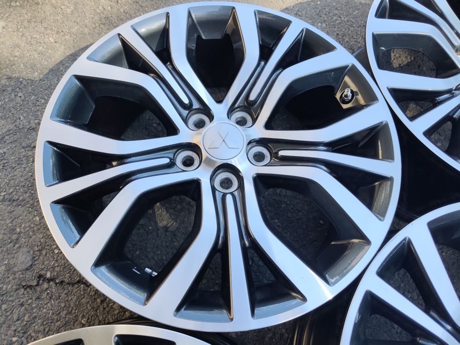 18" оригинални алуминиеви джанти за Mitsubishi.
