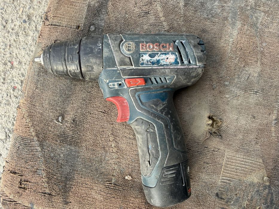 * BOSCH оригинальный шуруповерт (требуется ремонт)